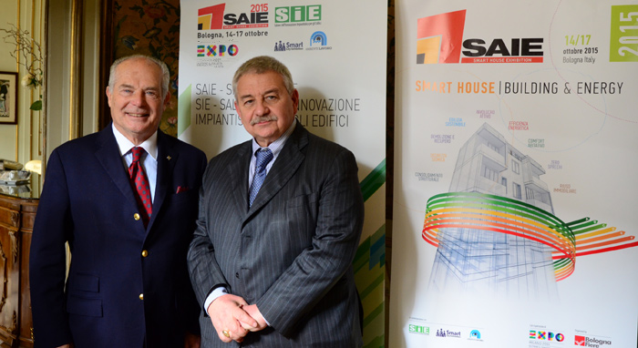 Il Presidente di Senaf/Tecniche Nuove, Giuseppe Nardella, e il Presidente di BolognaFiere, Duccio Campagnoli, durante la presentazione SAIE SMART HOUSE, che si svolgerà dal 14 al 17 ottobre a Bologna.
