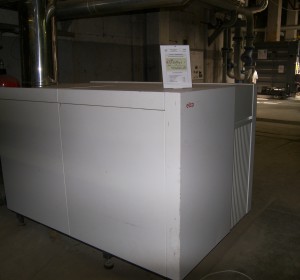 Una delle nuove caldaie a condensazione alimentate a gas metano, installate a integrazione dell'energia termica prodotta dal cogeneratore per il riscaldamento invernale dell'intero complesso universitario (Università degli Studi di Torino).